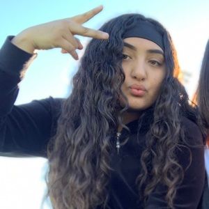 Meet your Posher, Aileen